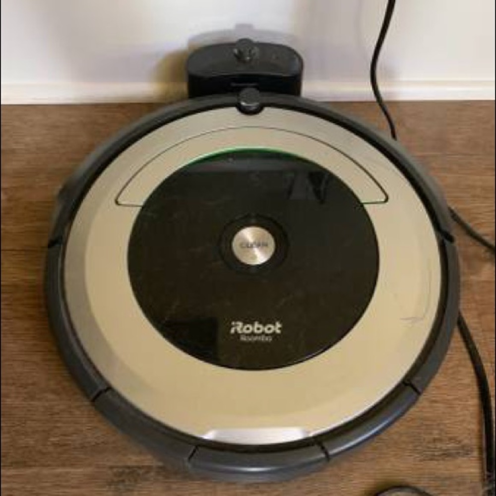 Roomba 690 - Like New!